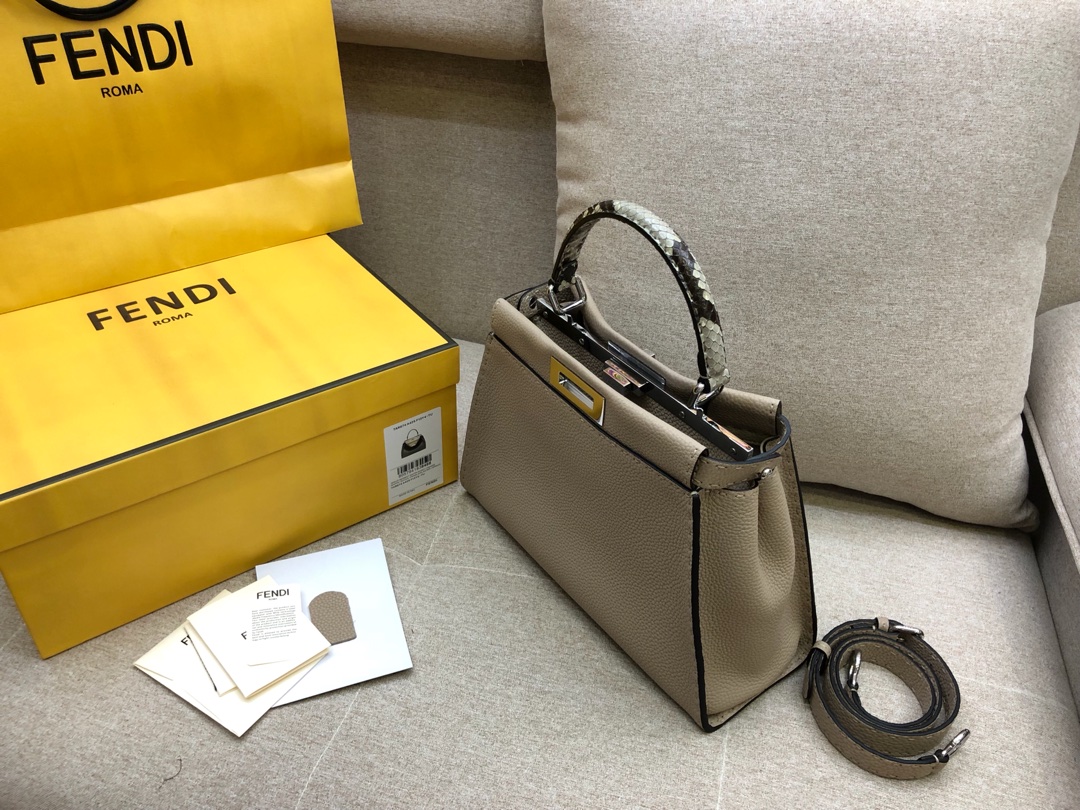FENDI芬迪 peekaboo 全钢五金 24k真空电镀 进口小牛皮 米灰色 33.12.26cm 8812