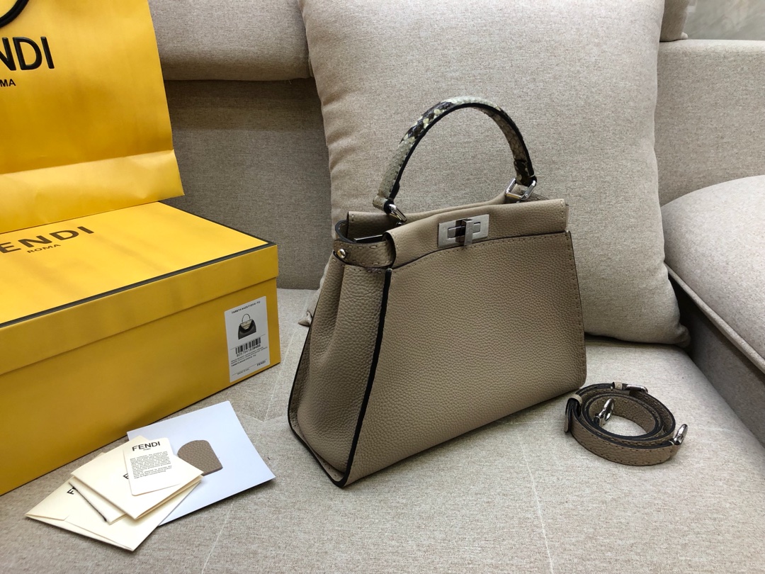 FENDI芬迪 peekaboo 全钢五金 24k真空电镀 进口小牛皮 米灰色 33.12.26cm 8812
