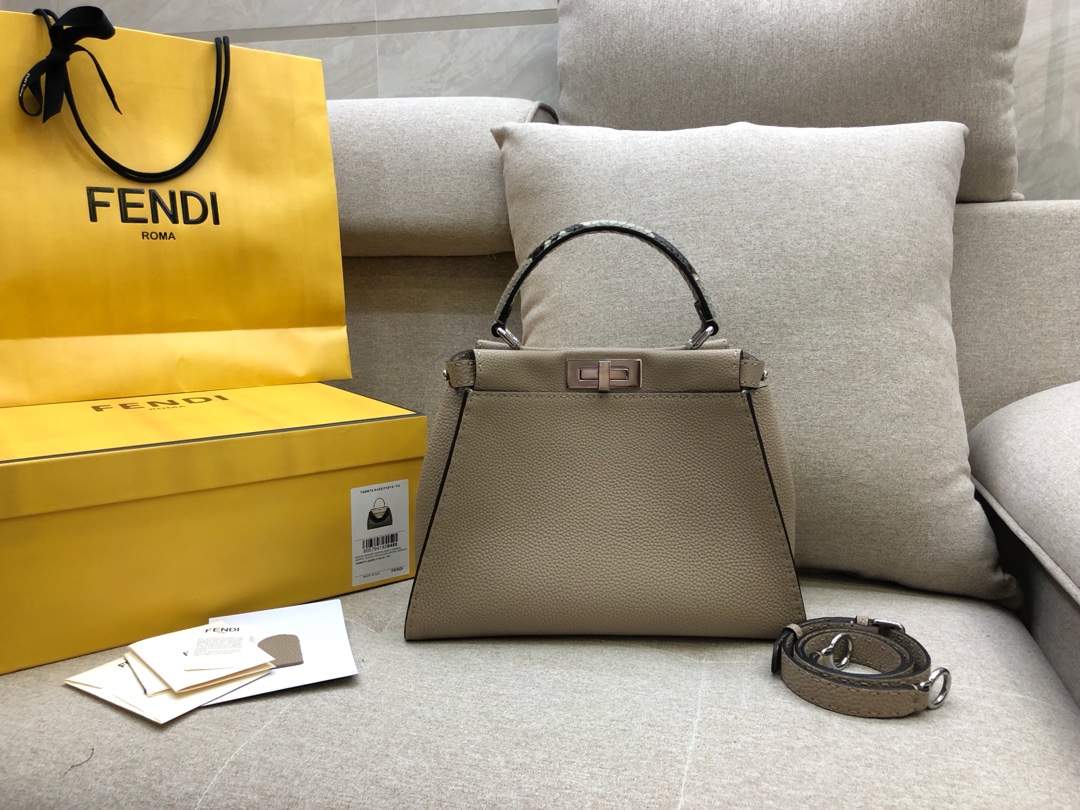 FENDI芬迪 peekaboo 全钢五金 24k真空电镀 进口小牛皮 米灰色 33.12.26cm 8812