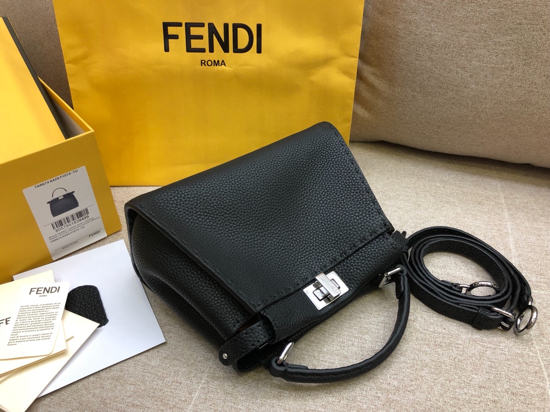 FENDI芬迪 peekaboo 全钢五金 24k真空电镀 进口小牛皮 黑色 23.11.18cm 8813