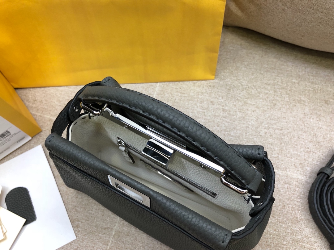 FENDI芬迪 peekaboo 全钢五金 24k真空电镀 进口小牛皮 黑色 33.12.26cm 8812