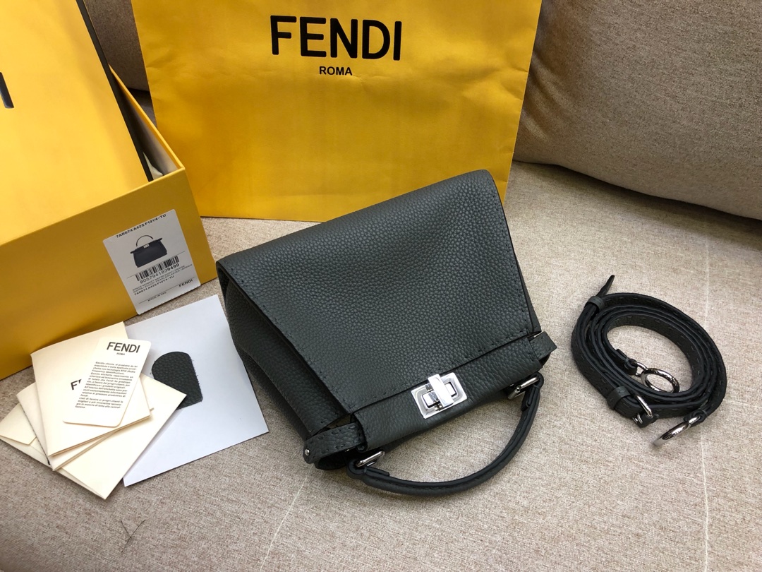 FENDI芬迪 peekaboo 全钢五金 24k真空电镀 进口小牛皮 黑色 33.12.26cm 8812
