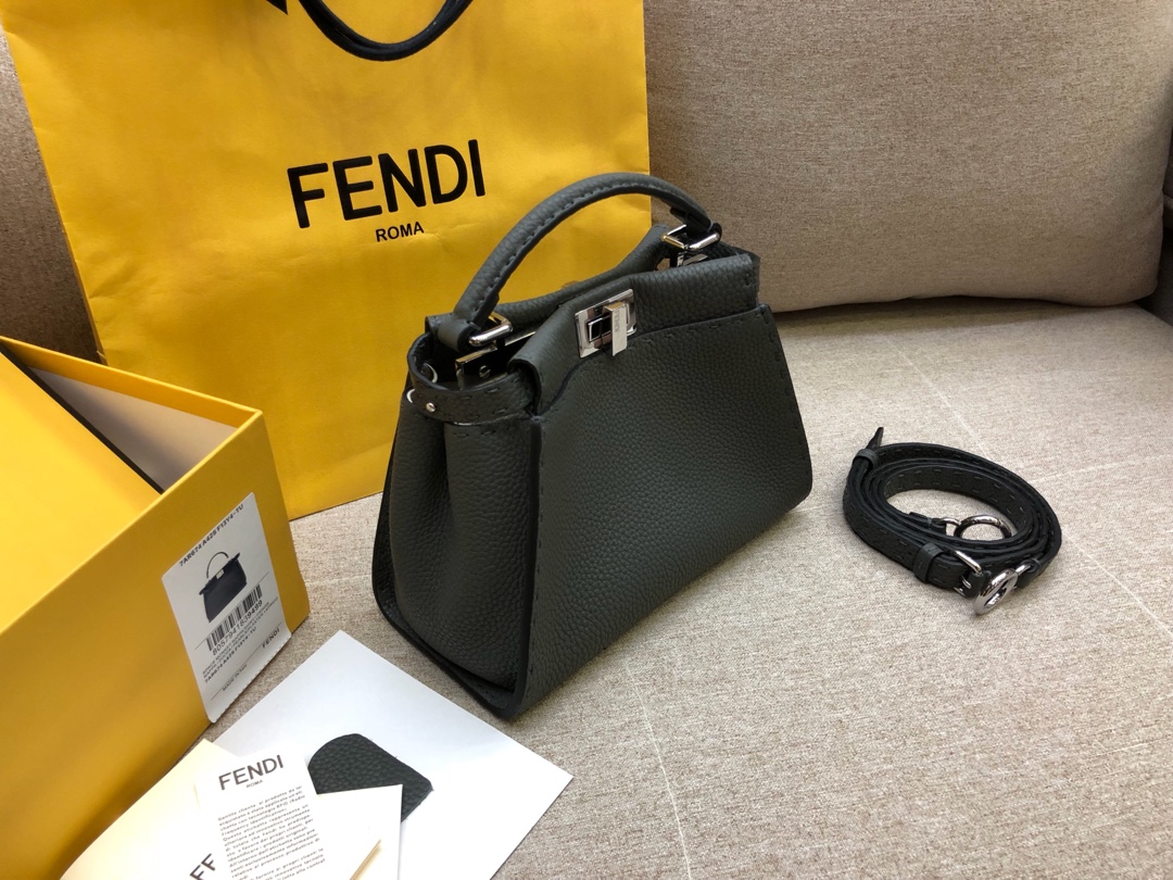FENDI芬迪 peekaboo 全钢五金 24k真空电镀 进口小牛皮 黑色 33.12.26cm 8812