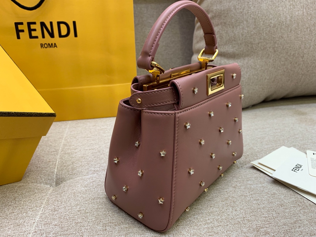 Fendi peekaboo 最新系列 独家正品实拍 19x17x10cm 星型饰钉 奶茶粉