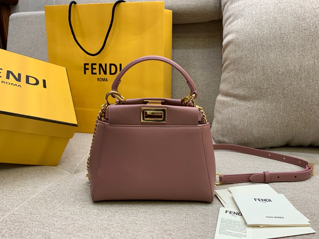 Fendi peekaboo 最新系列 独家正品实拍 19x17x10cm 星型饰钉 奶茶粉