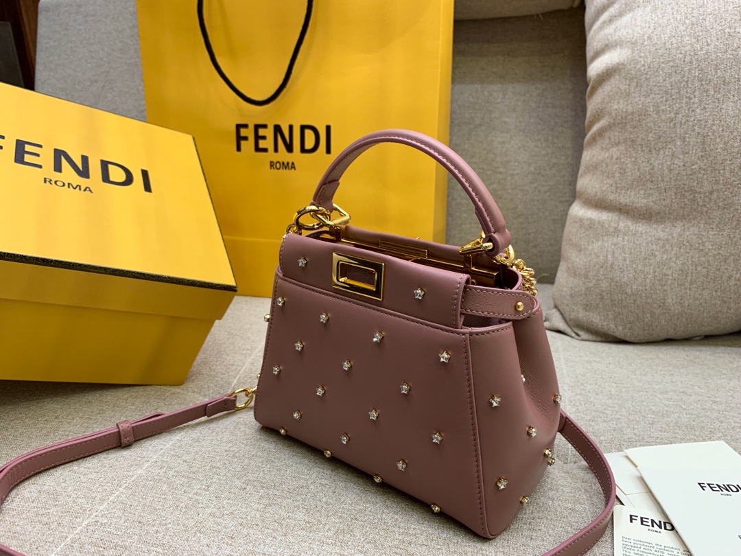 Fendi peekaboo 最新系列 独家正品实拍 19x17x10cm 星型饰钉 奶茶粉