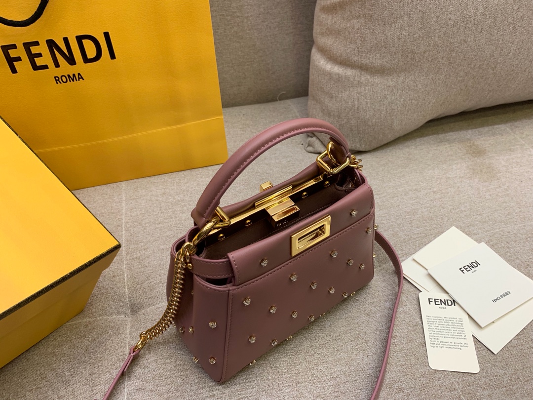Fendi peekaboo 最新系列 独家正品实拍 19x17x10cm 星型饰钉 奶茶粉