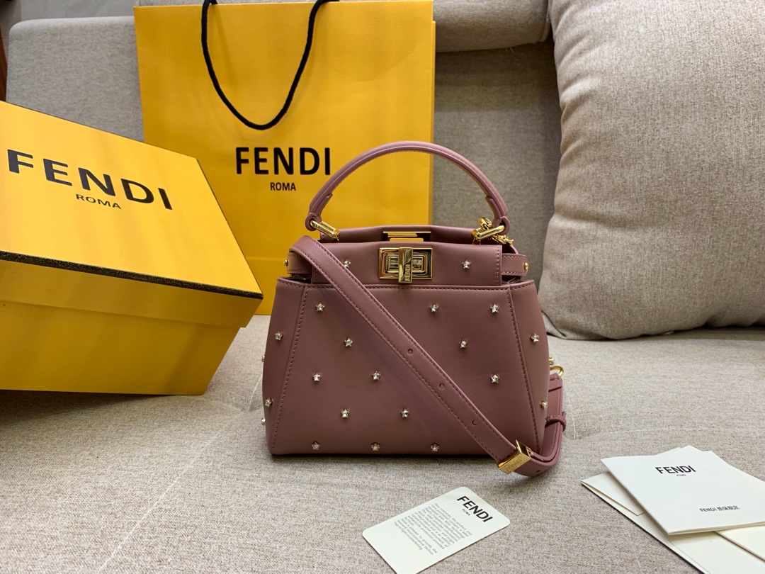 Fendi peekaboo 最新系列 独家正品实拍 19x17x10cm 星型饰钉 奶茶粉