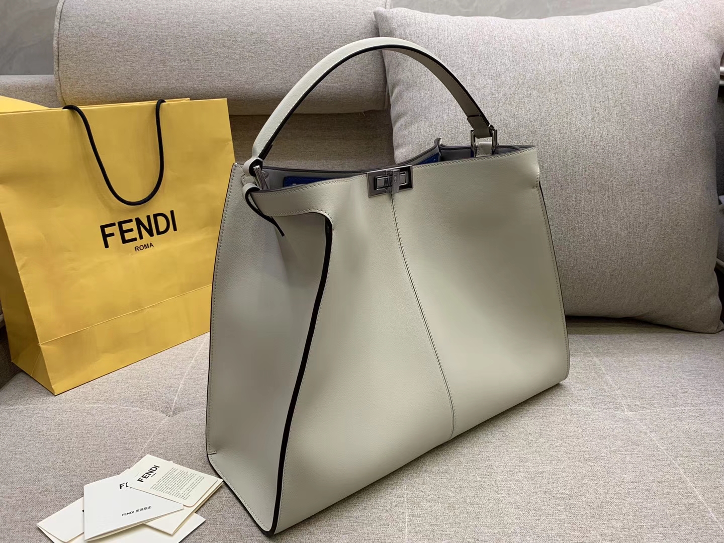 Fendi 芬迪现货  Peekaboo X-Lite 系列 最新手袋 时髦 43x33x15cm