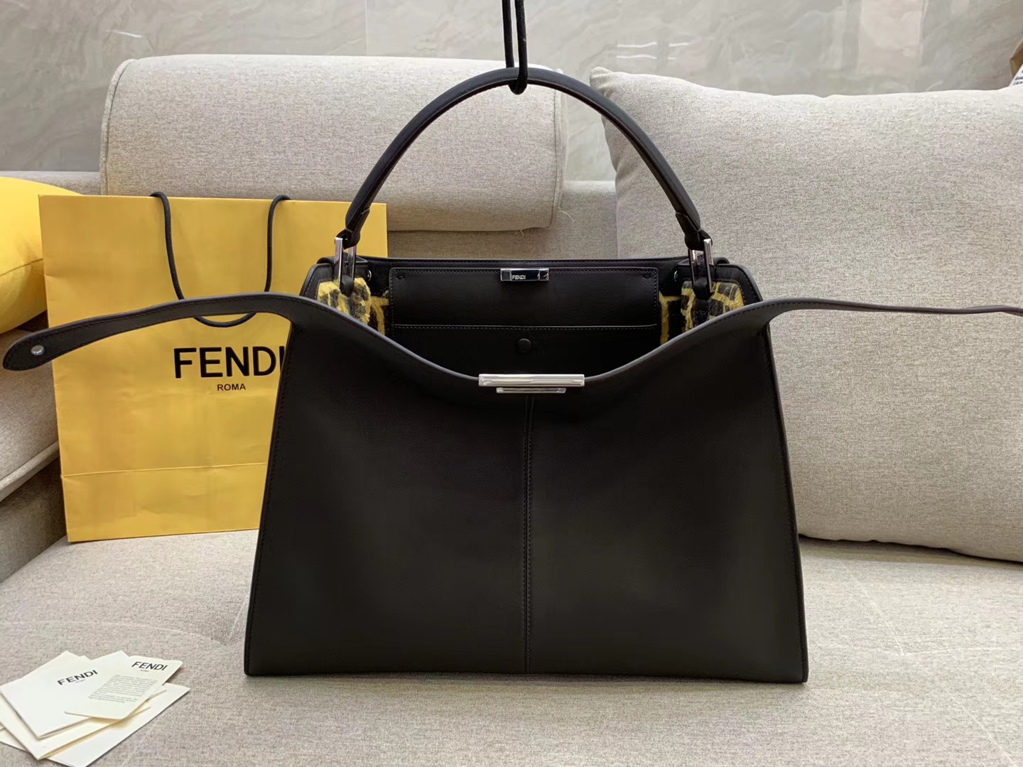 Fendi 芬迪现货  Peekaboo X-Lite 系列 最新手袋 时髦 43x33x15cm