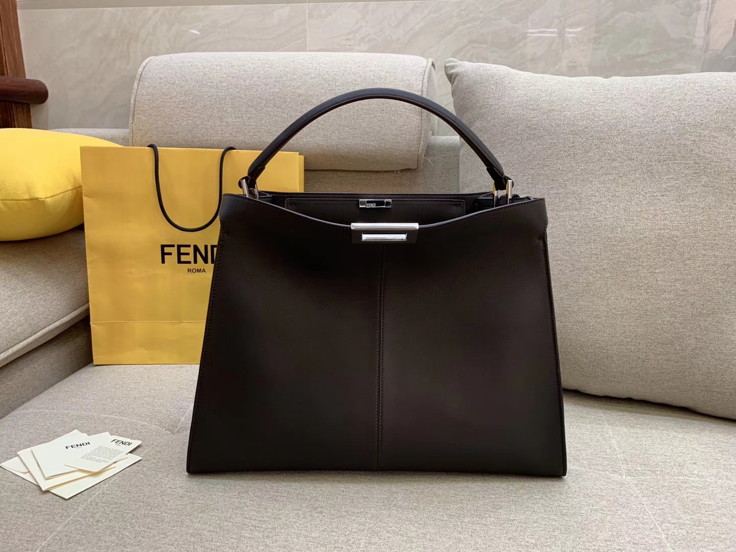 Fendi 芬迪现货  Peekaboo X-Lite 系列 最新手袋 时髦 43x33x15cm