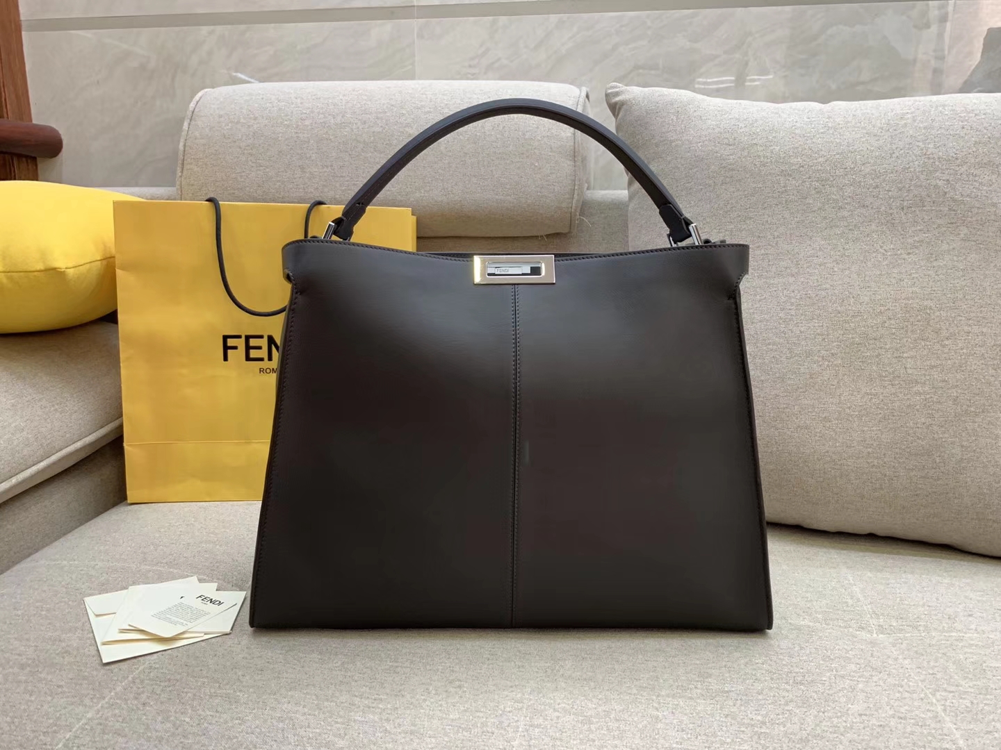 Fendi 芬迪现货  Peekaboo X-Lite 系列 最新手袋 时髦 43x33x15cm