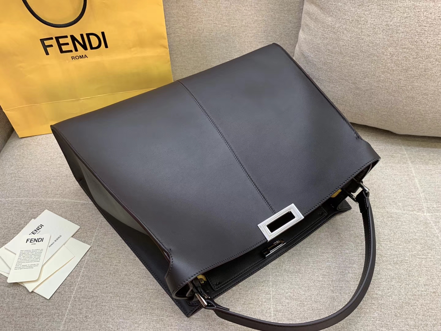 Fendi 芬迪现货  Peekaboo X-Lite 系列 最新手袋 时髦 43x33x15cm