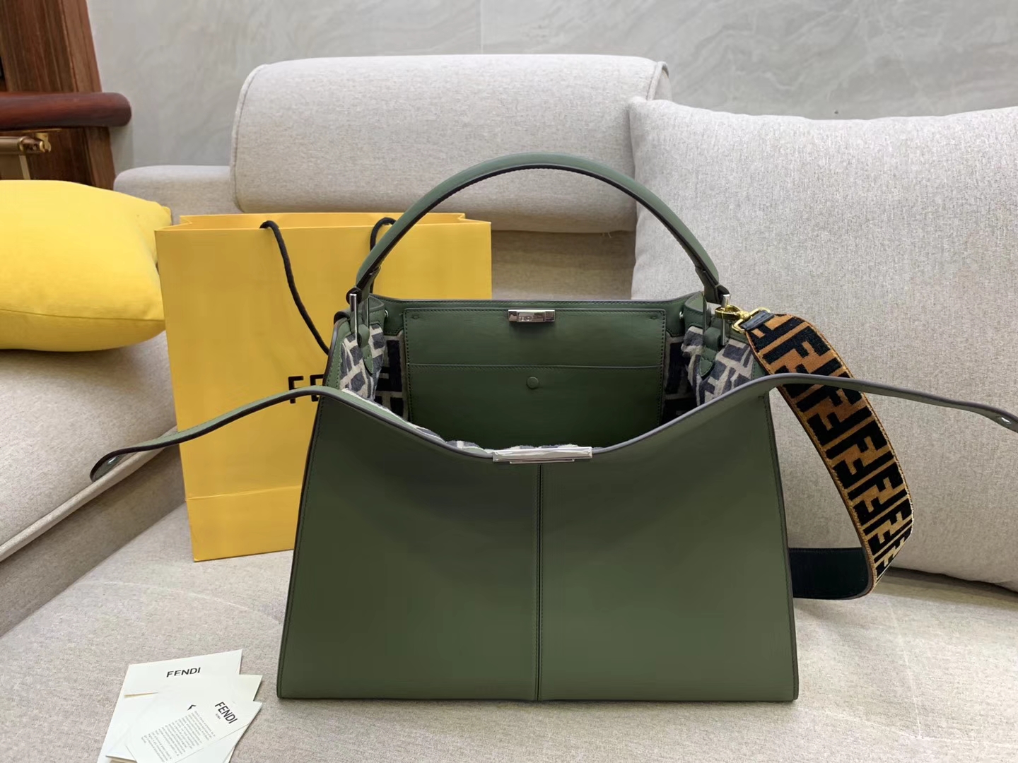 现货  Peekaboo X-Lite 系列 最新手袋 时髦 43x33x15cm