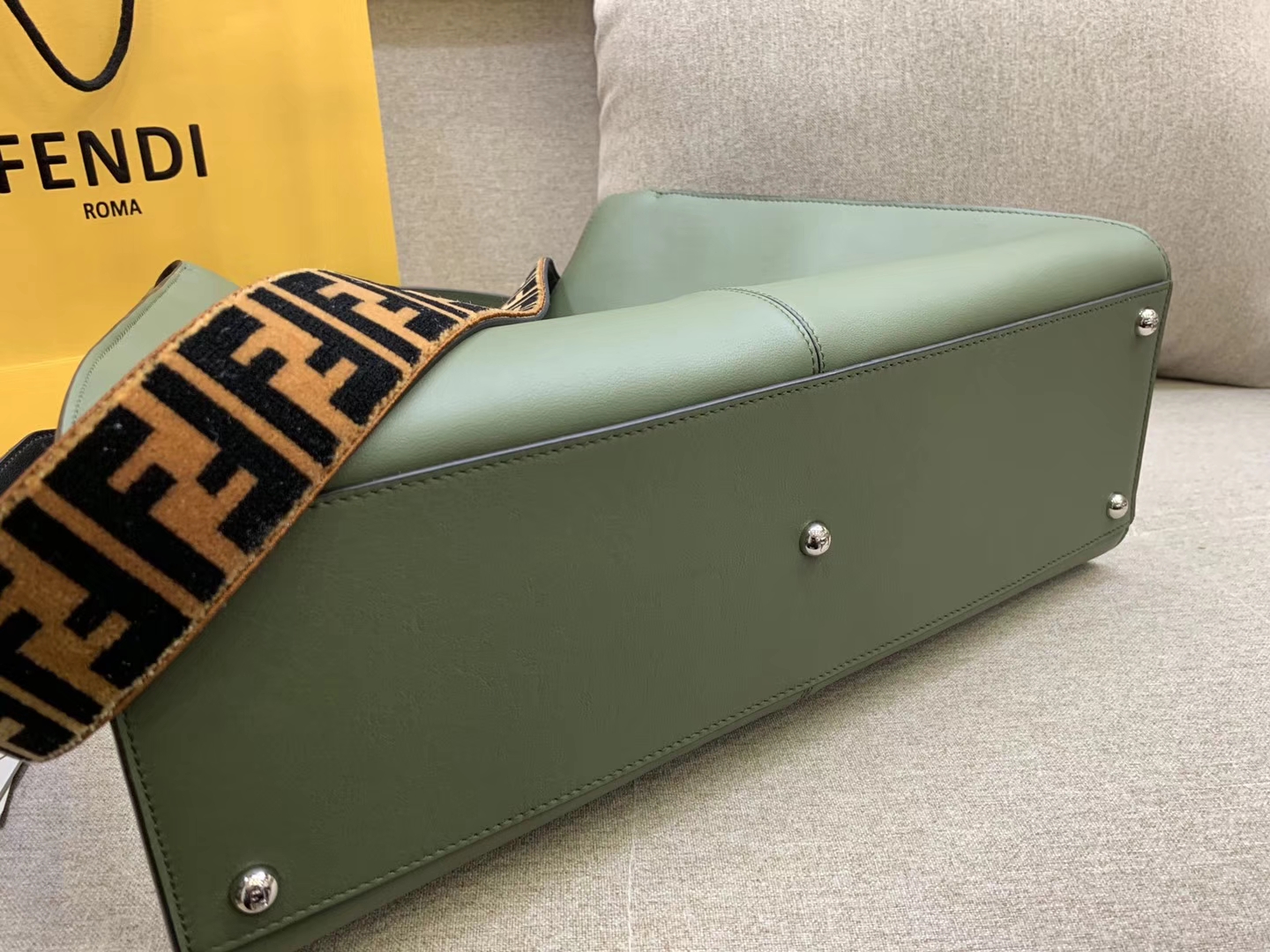 现货  Peekaboo X-Lite 系列 最新手袋 时髦 43x33x15cm