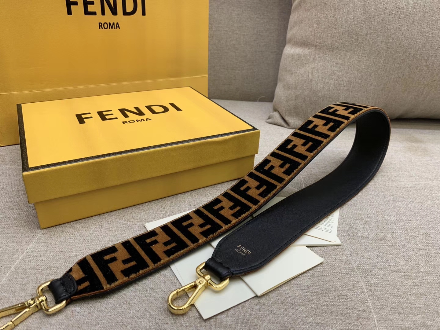 现货 STRAP YOU 最新肩带 羊毛 尺寸90cm