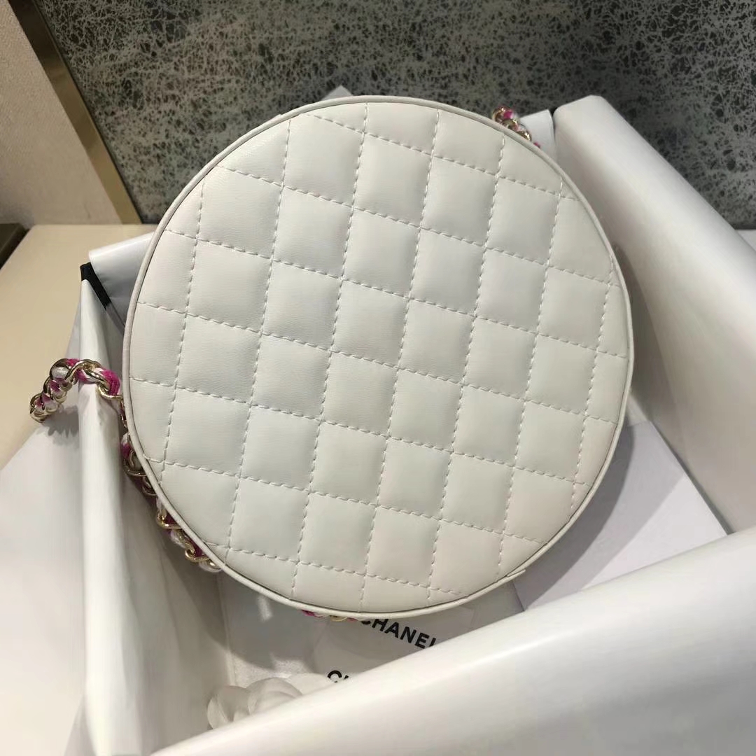 Chanel 早春度假系列 救生圈 小羊皮 拼色刺绣 17.5×6×17.5cm