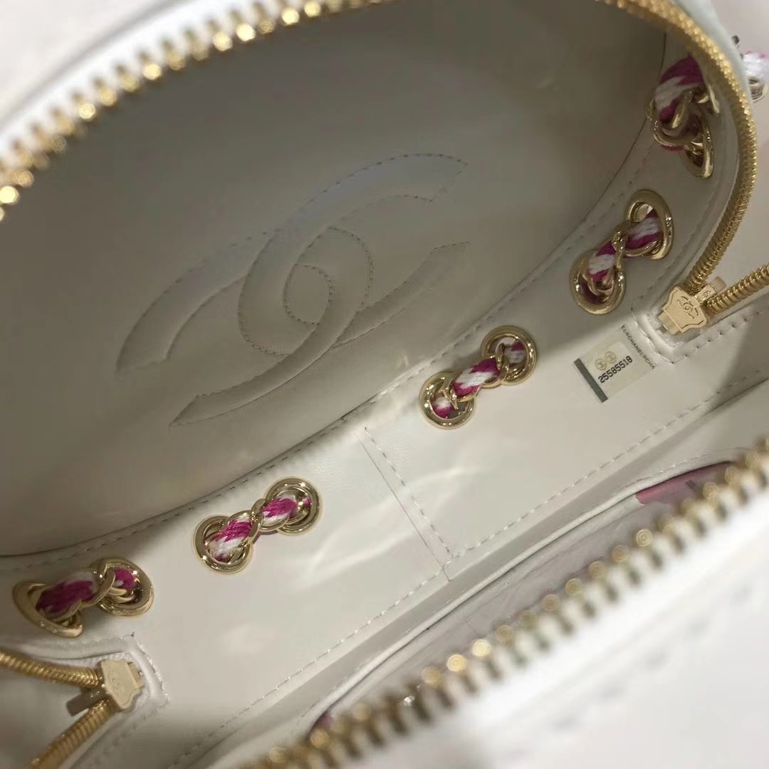 Chanel 早春度假系列 救生圈 小羊皮 拼色刺绣 17.5×6×17.5cm