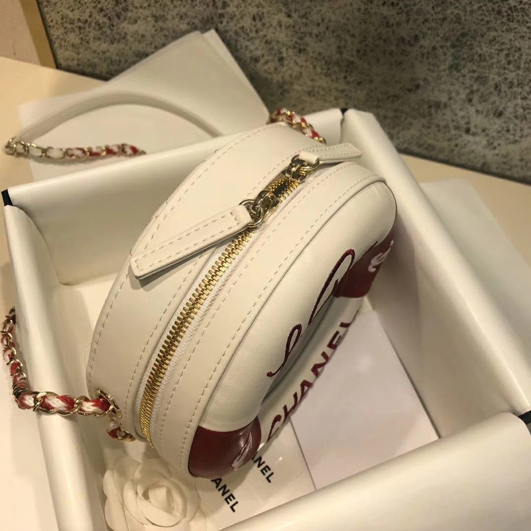 Chanel 早春度假系列 救生圈 小羊皮 拼色刺绣 17.5×6×17.5cm