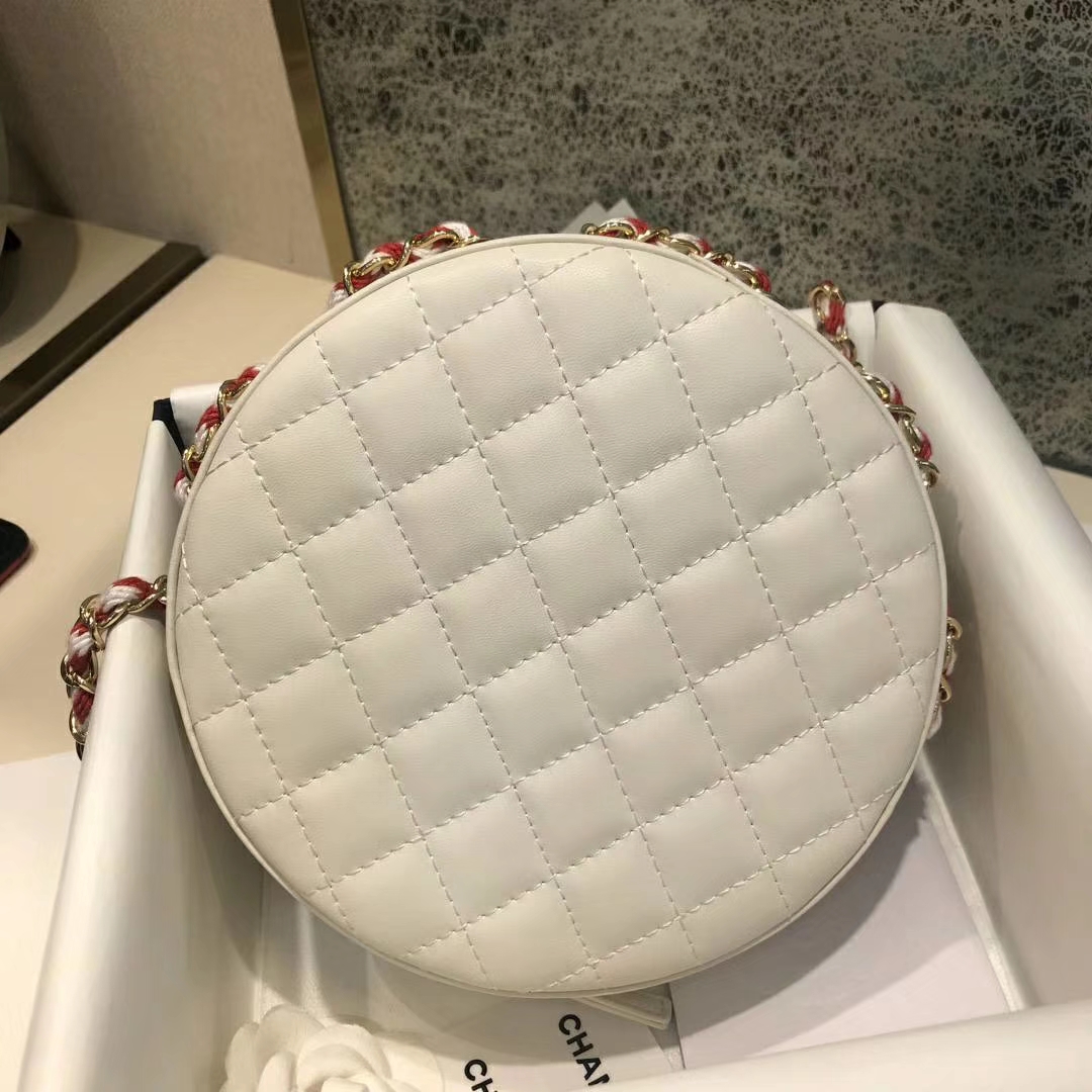 Chanel 早春度假系列 救生圈 小羊皮 拼色刺绣 17.5×6×17.5cm