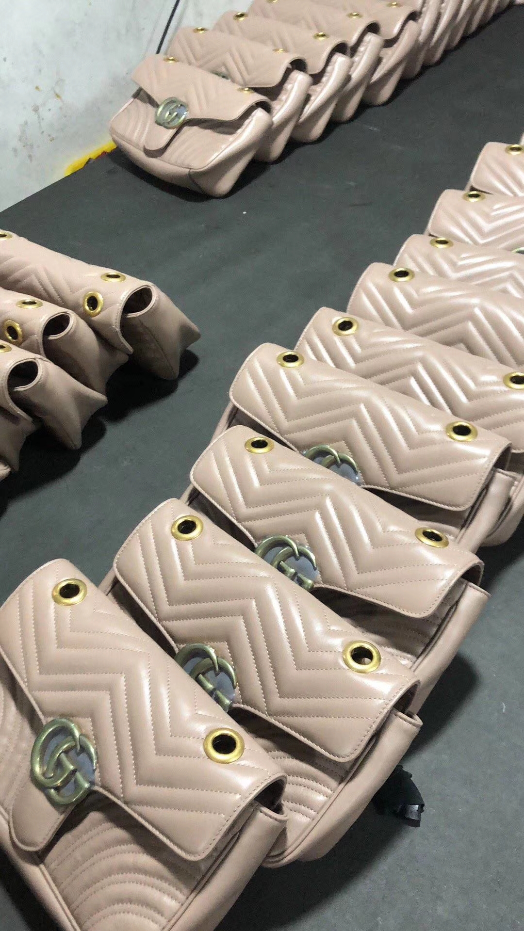 GUCCI官网同步 代购版本 原厂皮料五金打造 工艺一流 26cm 