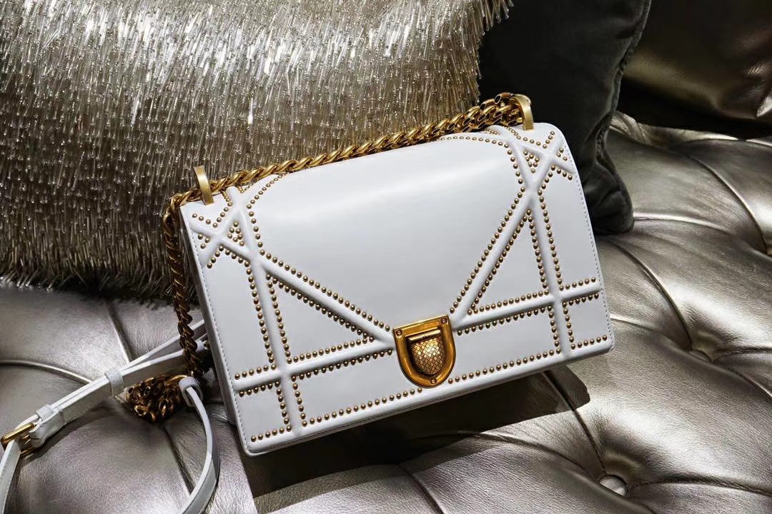 Dior 腾格铆钉包 21/25cm 每一颗钉钉都是手工打制