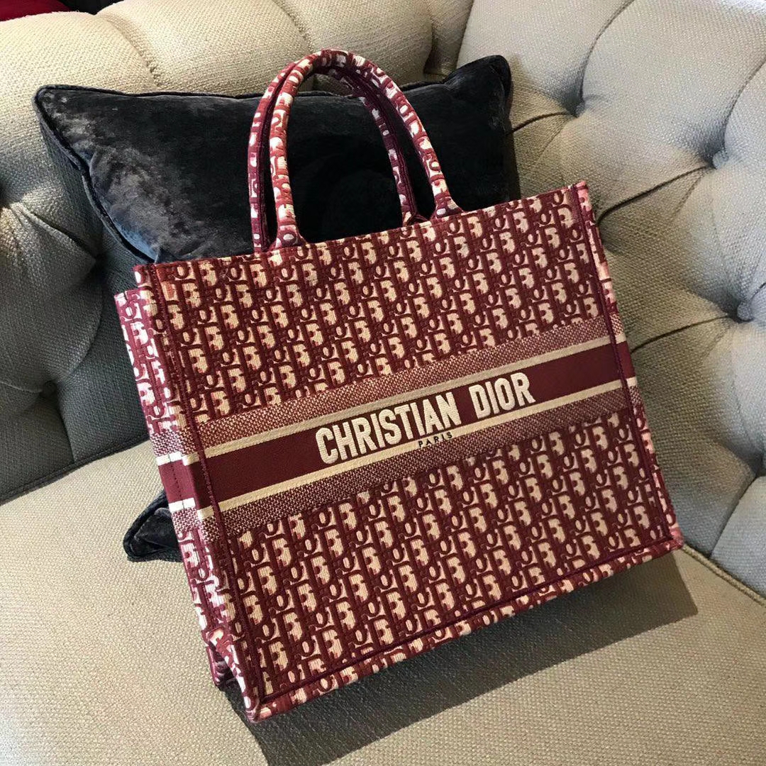 Dior Tote 购物袋 由时光淬炼而愈显光彩的包袋