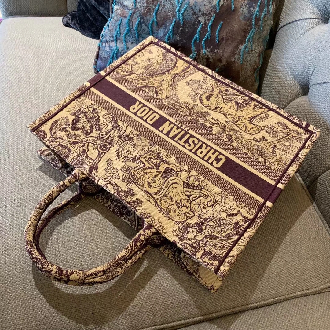 Dior Tote 购物袋 由时光淬炼而愈显光彩的包袋