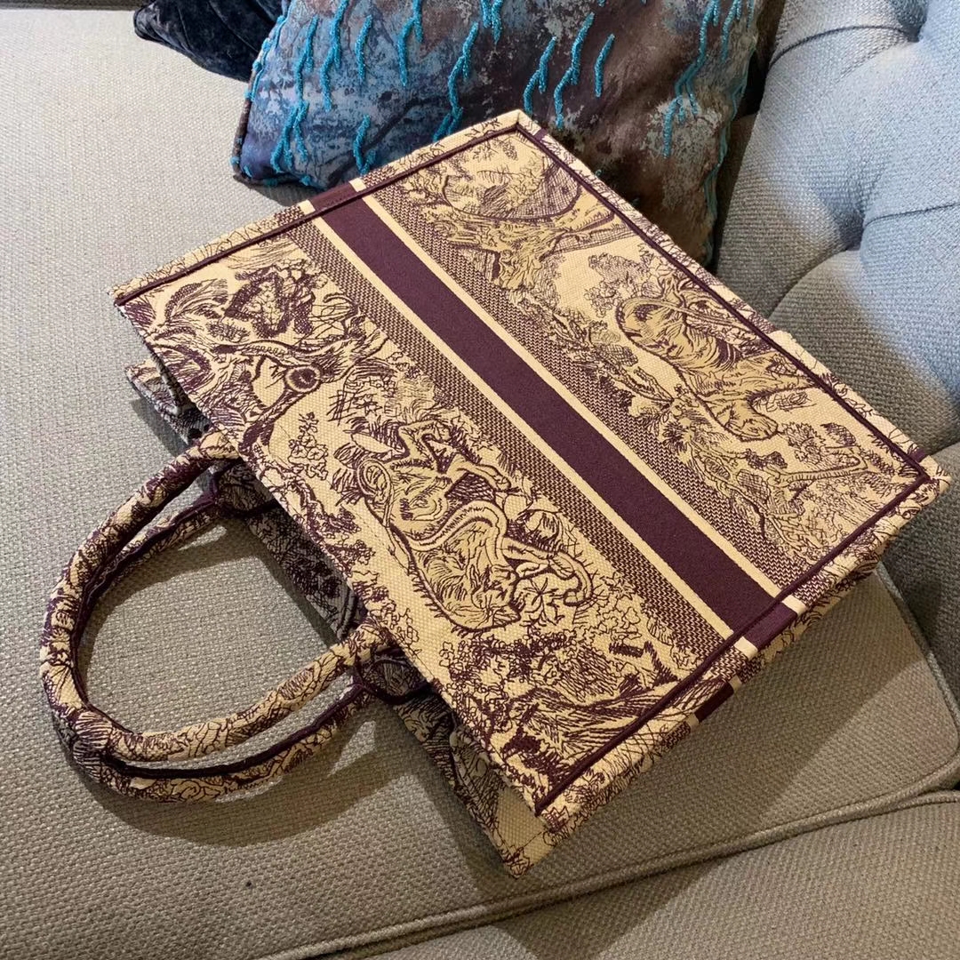 Dior Tote 购物袋 由时光淬炼而愈显光彩的包袋