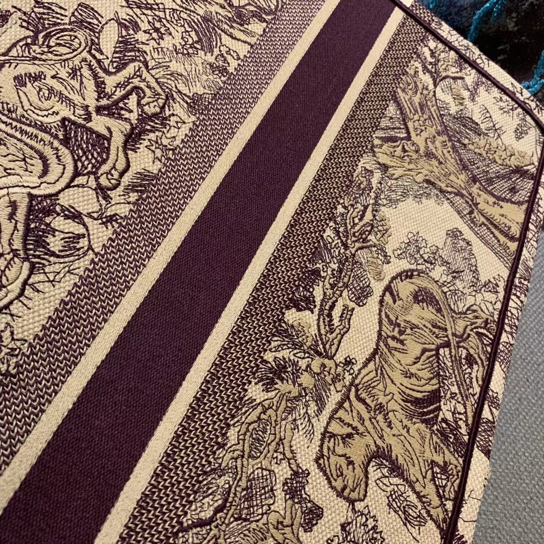 Dior Tote 购物袋 由时光淬炼而愈显光彩的包袋