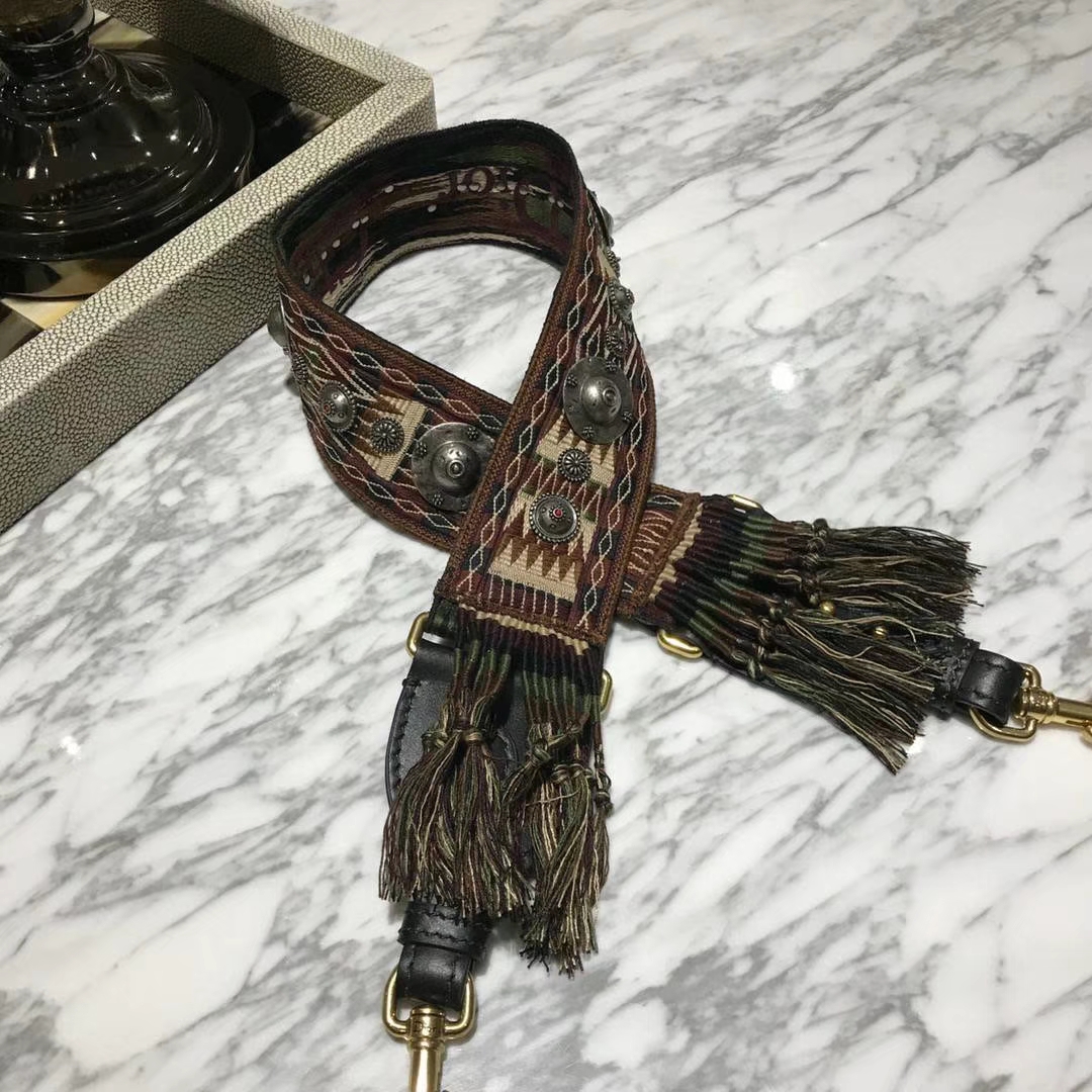  Dior 肩带 随意搭  洋溢名族风情 极富个性