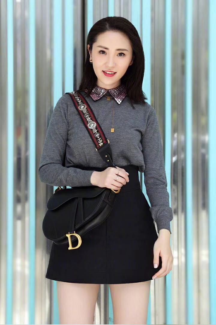  Dior 肩带 随意搭  洋溢名族风情 极富个性