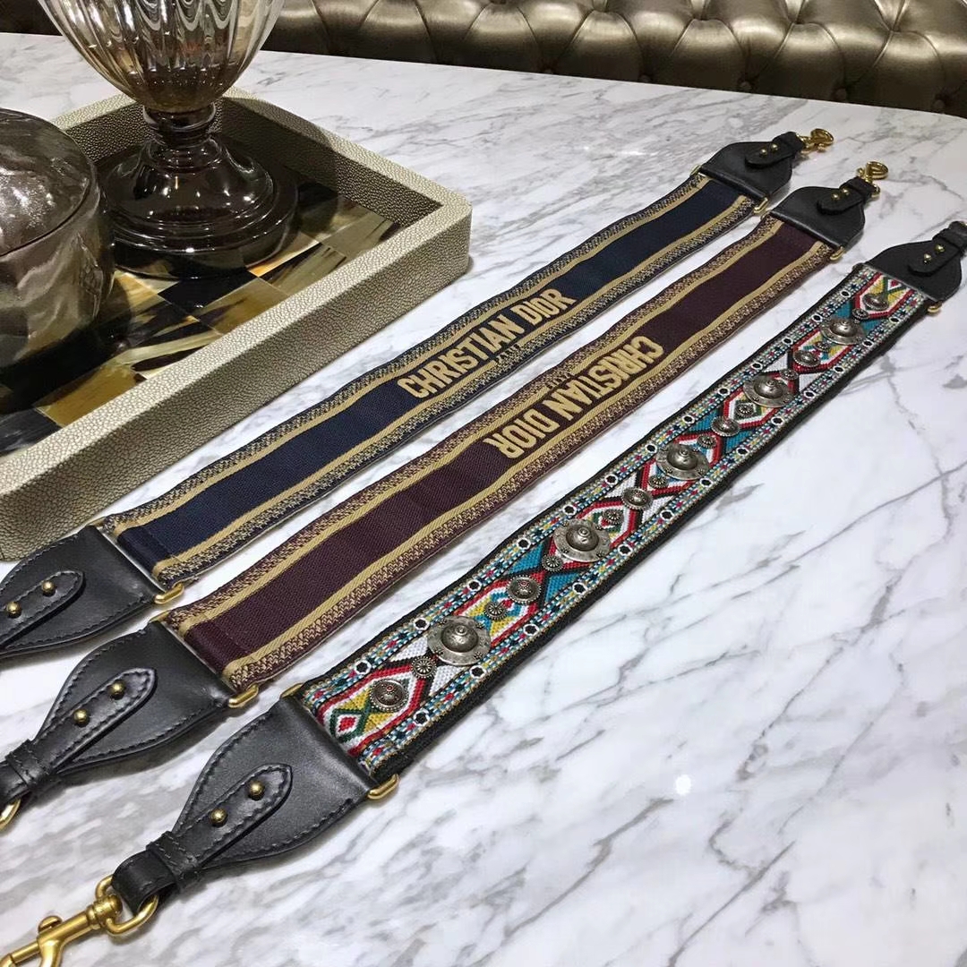  Dior 肩带 随意搭  洋溢名族风情 极富个性