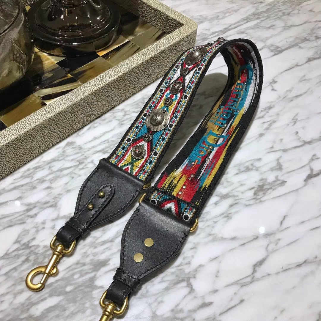  Dior 肩带 随意搭  洋溢名族风情 极富个性