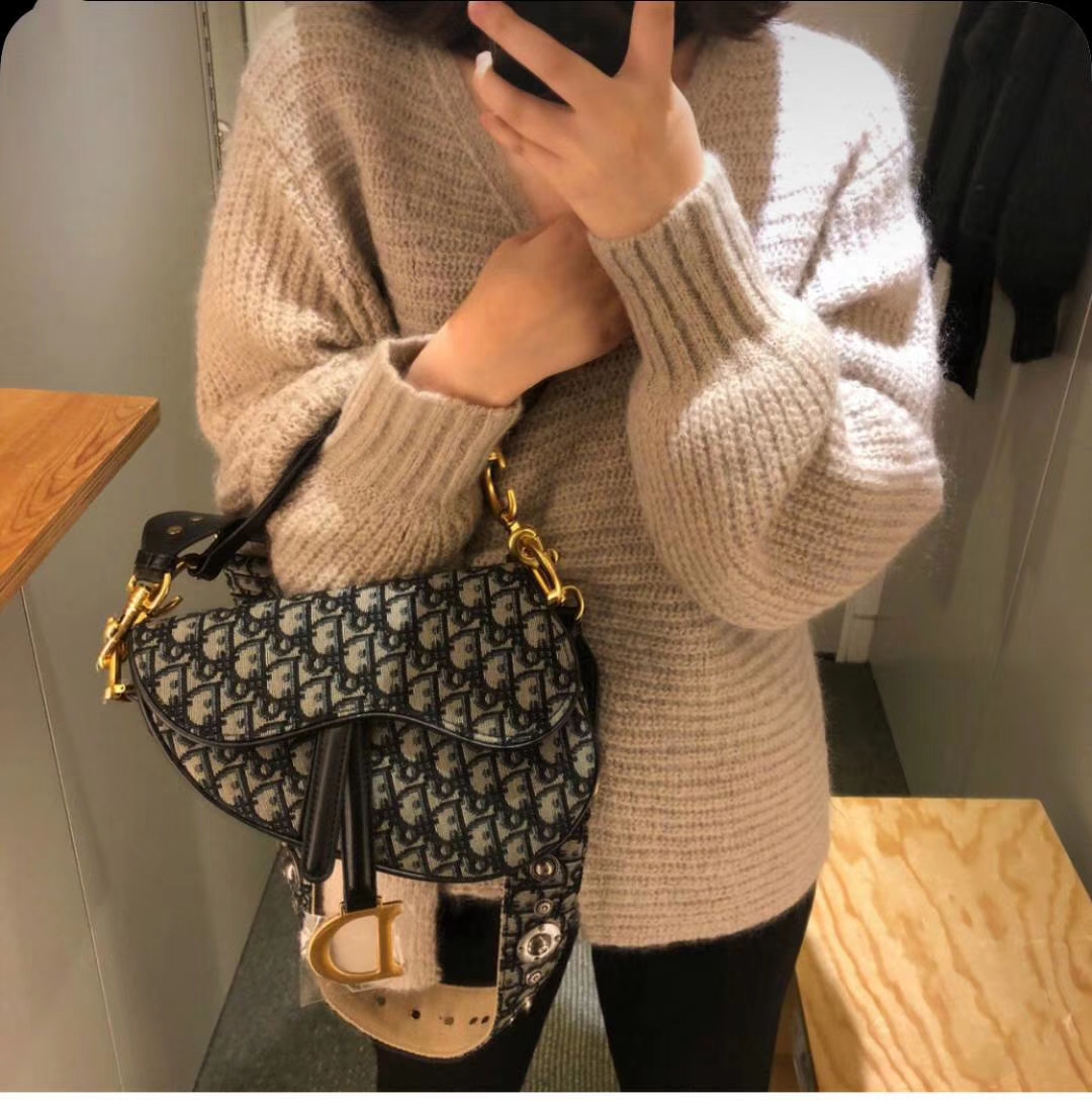 Dior 迪奥 全球风靡 马鞍包 上身很漂亮 时尚潮流的风向标