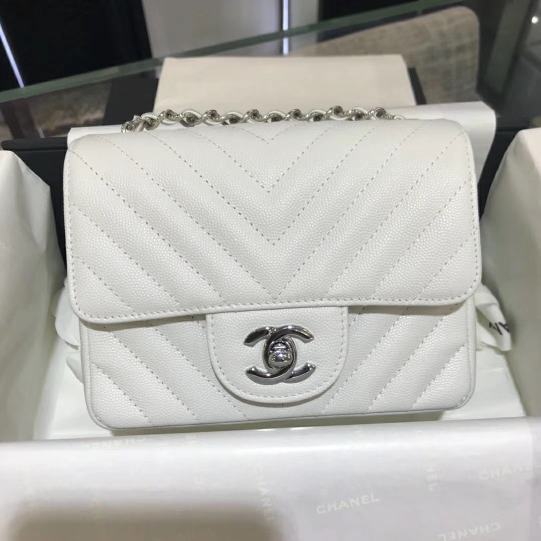 Chanel 香奈儿 V字绣 小鱼子酱 白色 17cm 银色（现货）