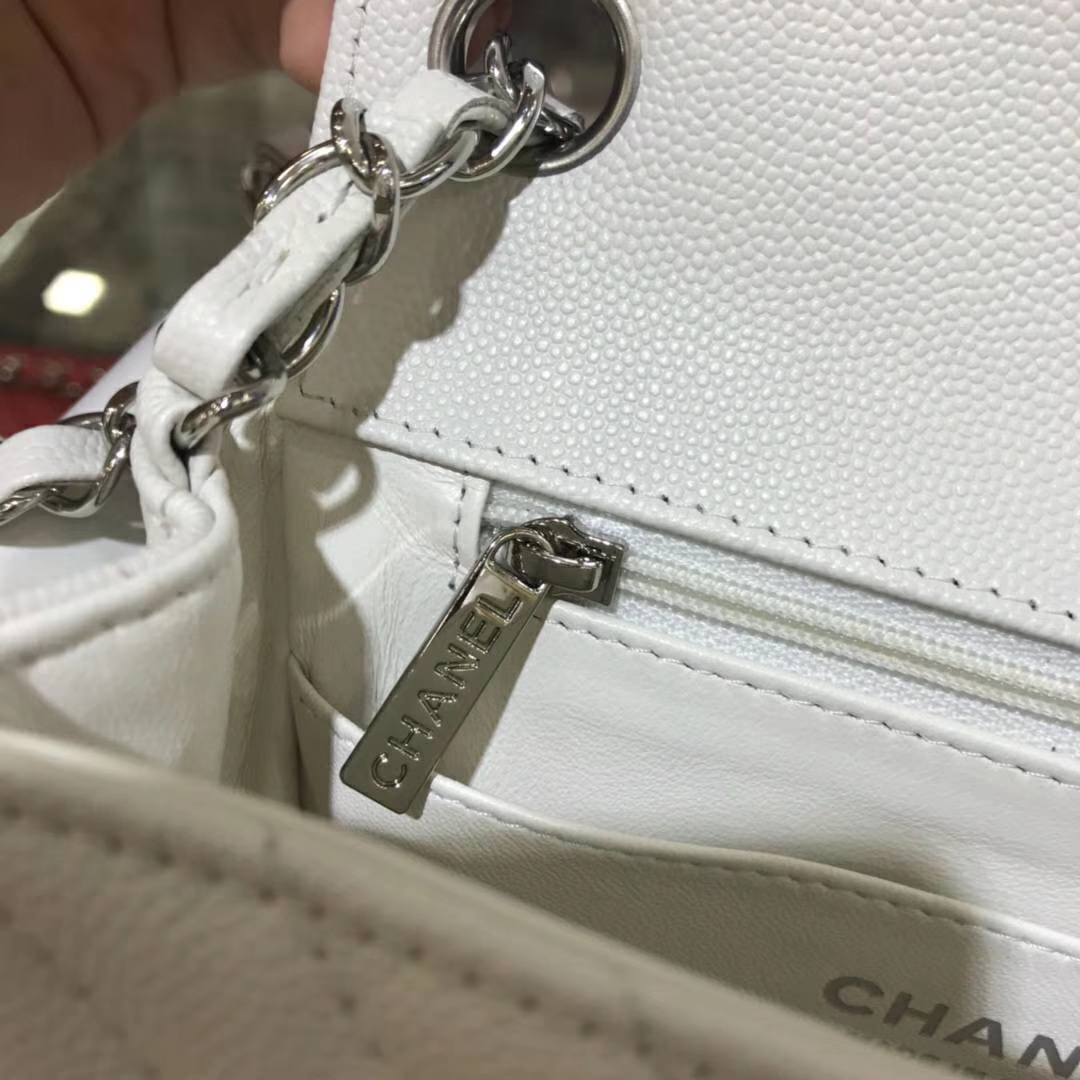 Chanel 香奈儿 V字绣 小鱼子酱 白色 17cm 银色（现货）