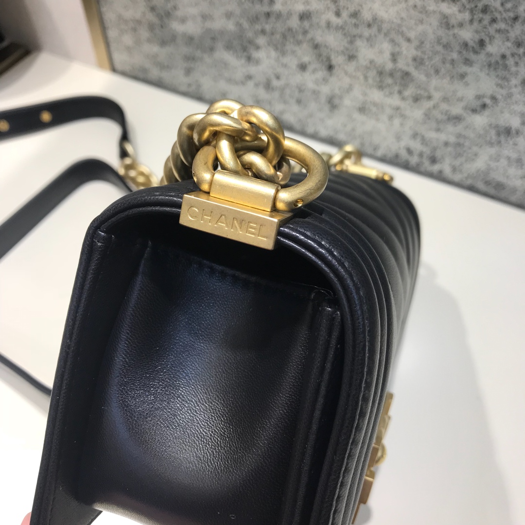 Chanel Leboy  代购版本 大Ｖ款 20cm 进口小羊皮 黑色 纱金