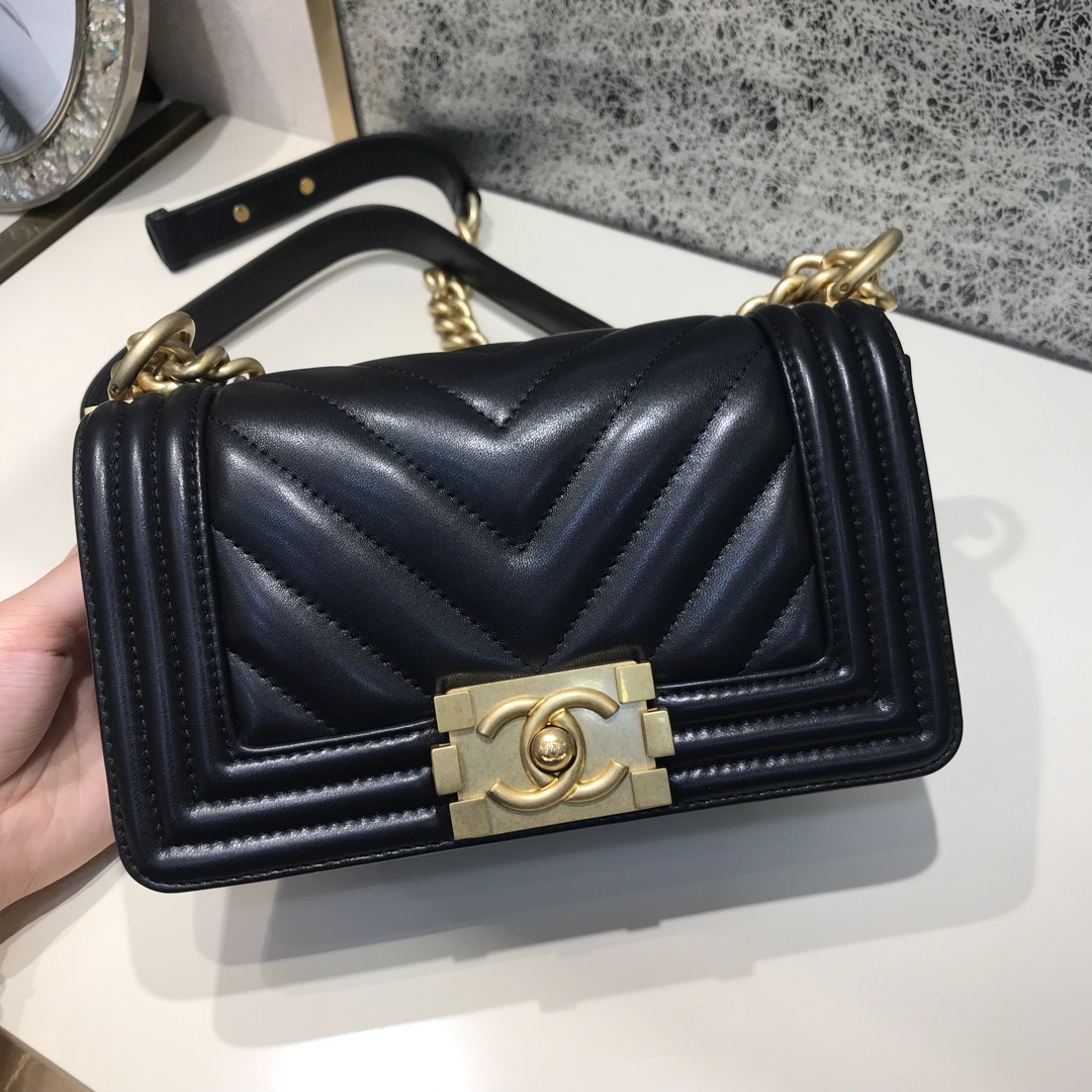 Chanel Leboy  代购版本 大Ｖ款 20cm 进口小羊皮 黑色 纱金