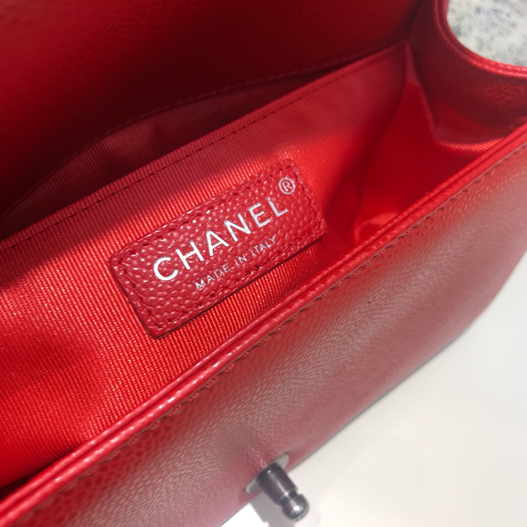 Chanel 香奈儿 Leboy  代购版本 25cm 进口鱼子酱 大红色 古银扣