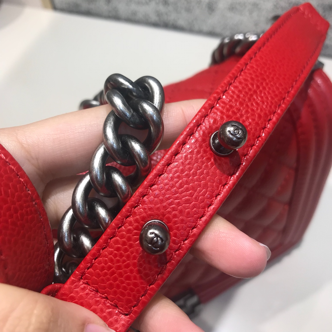 Chanel 香奈儿 Leboy  代购版本 25cm 进口鱼子酱 大红色 古银扣