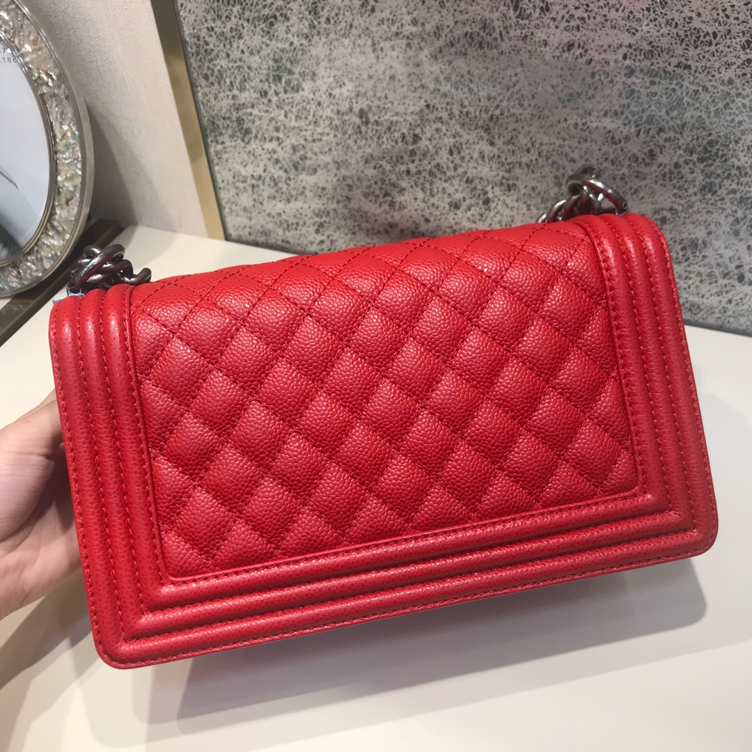 Chanel 香奈儿 Leboy  代购版本 25cm 进口鱼子酱 大红色 古银扣