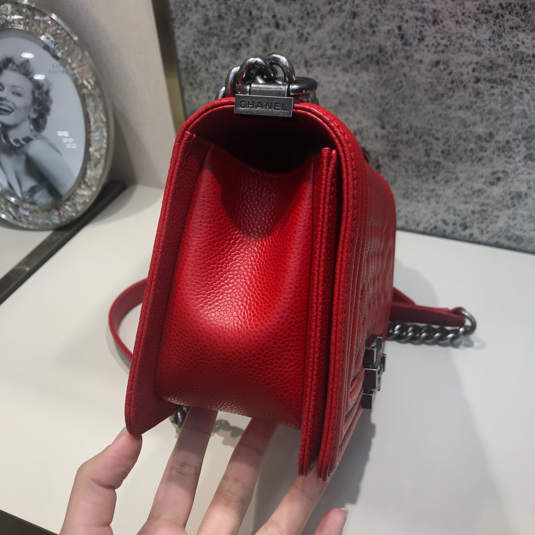 Chanel 香奈儿 Leboy  代购版本 25cm 进口鱼子酱 大红色 古银扣
