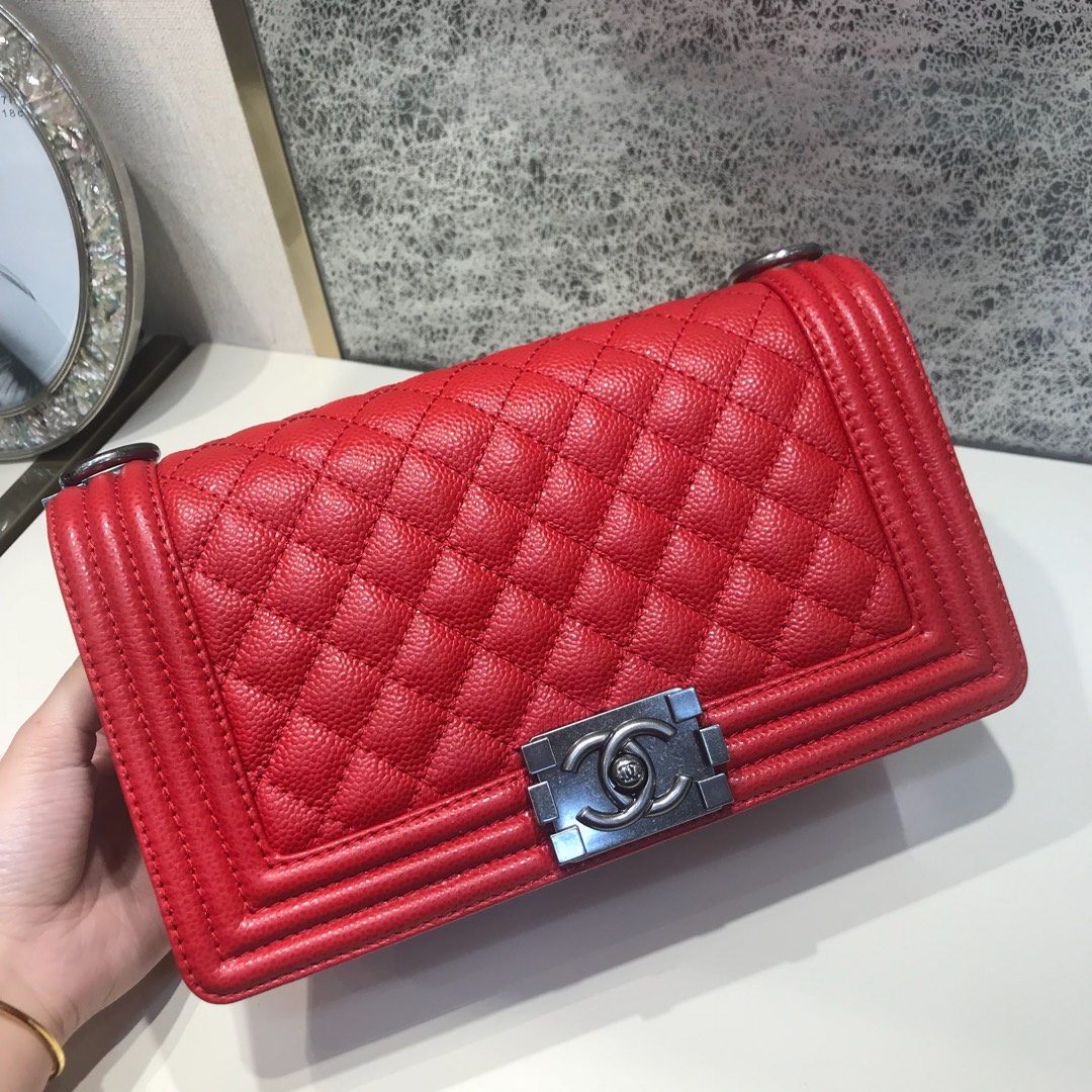 Chanel 香奈儿 Leboy  代购版本 25cm 进口鱼子酱 大红色 古银扣