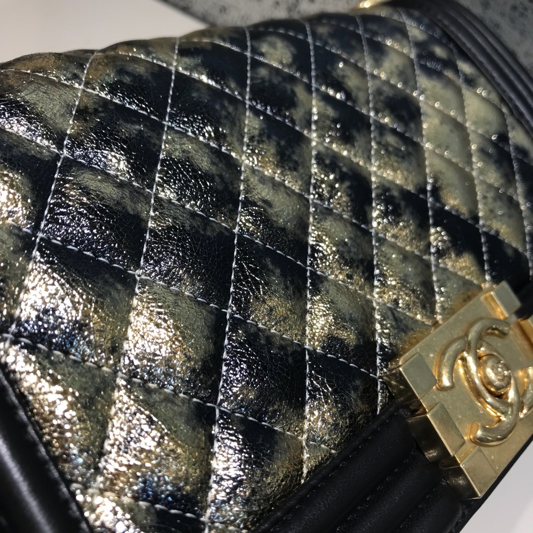 Chanel 香奈儿 Leboy 代购版本 25cm 进口羊皮 染彩金 磨砂金扣