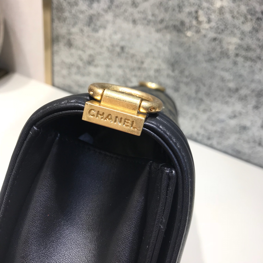 Chanel 香奈儿 Leboy 代购版本 25cm 进口羊皮 染彩金 磨砂金扣