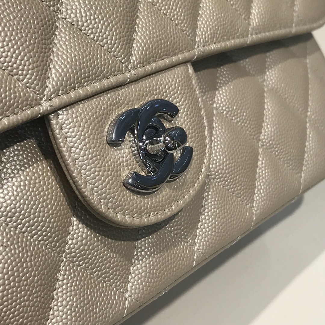 Chanel 香奈儿 Classic Flap 代购版本 25cm 进口小鱼籽酱 金色 银扣