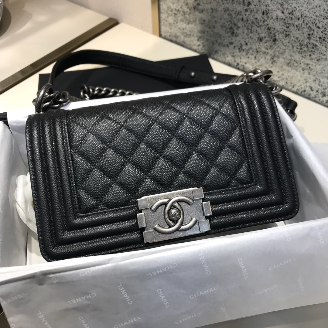 Chanel 香奈儿 Leboy 顶级代购版 20cm 原厂小牛皮～黑色～古银