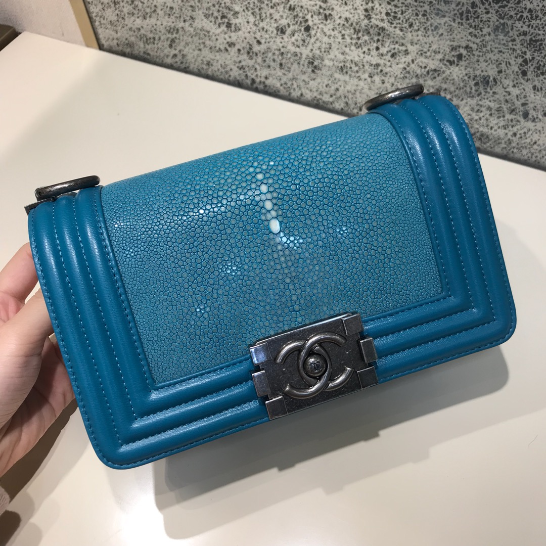 Chanel 香奈儿 Leboy  顶级代购版本 20cm 进口珍珠鱼皮 湖水蓝 古银 真空电镀五金