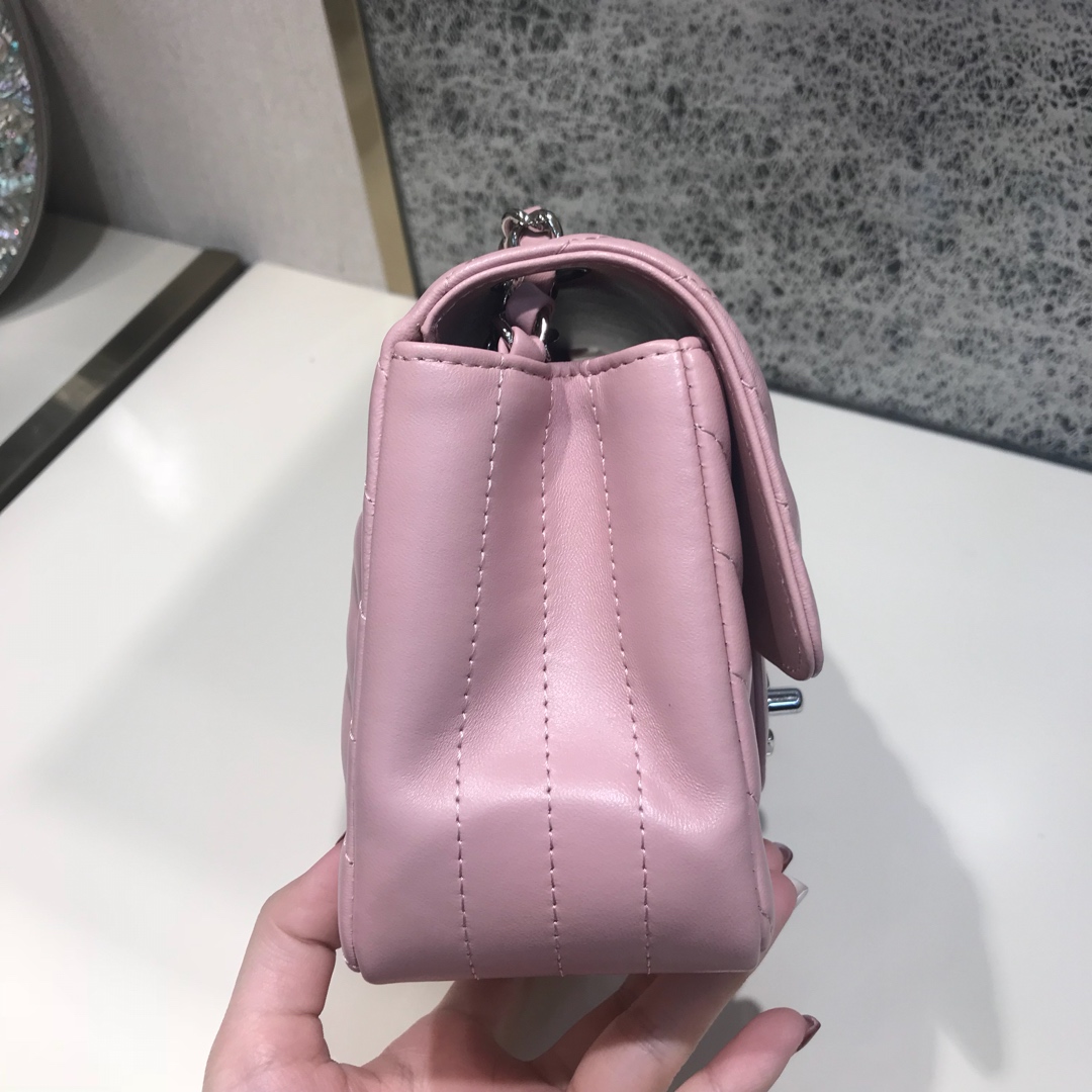 CHANEL Ｖ字秀 代购版本 17cm 进口小羊皮 浅粉色 银扣